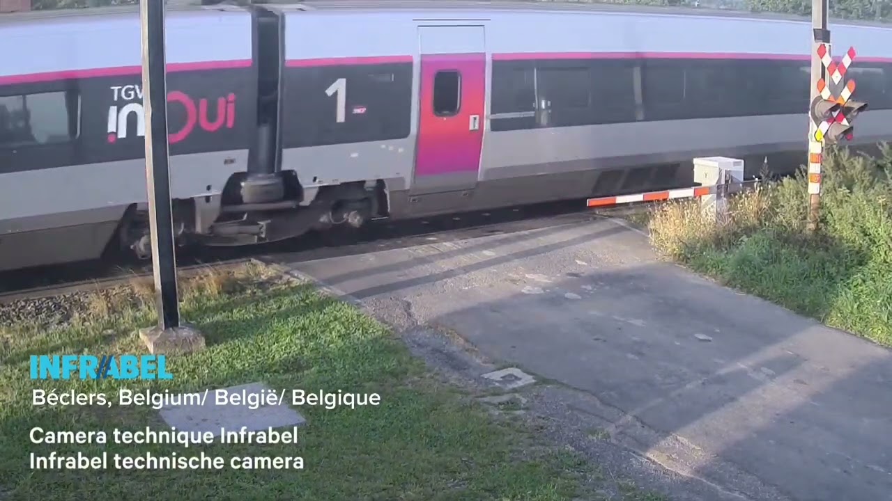train hits Agricultural vehicles in Belgium,Béclers(TikTok Download)