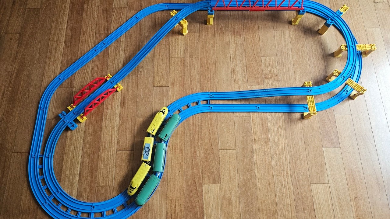 프라레일 (プラレール) 복선과 철교 레이아웃 (複線と鉄橋レイアウト)