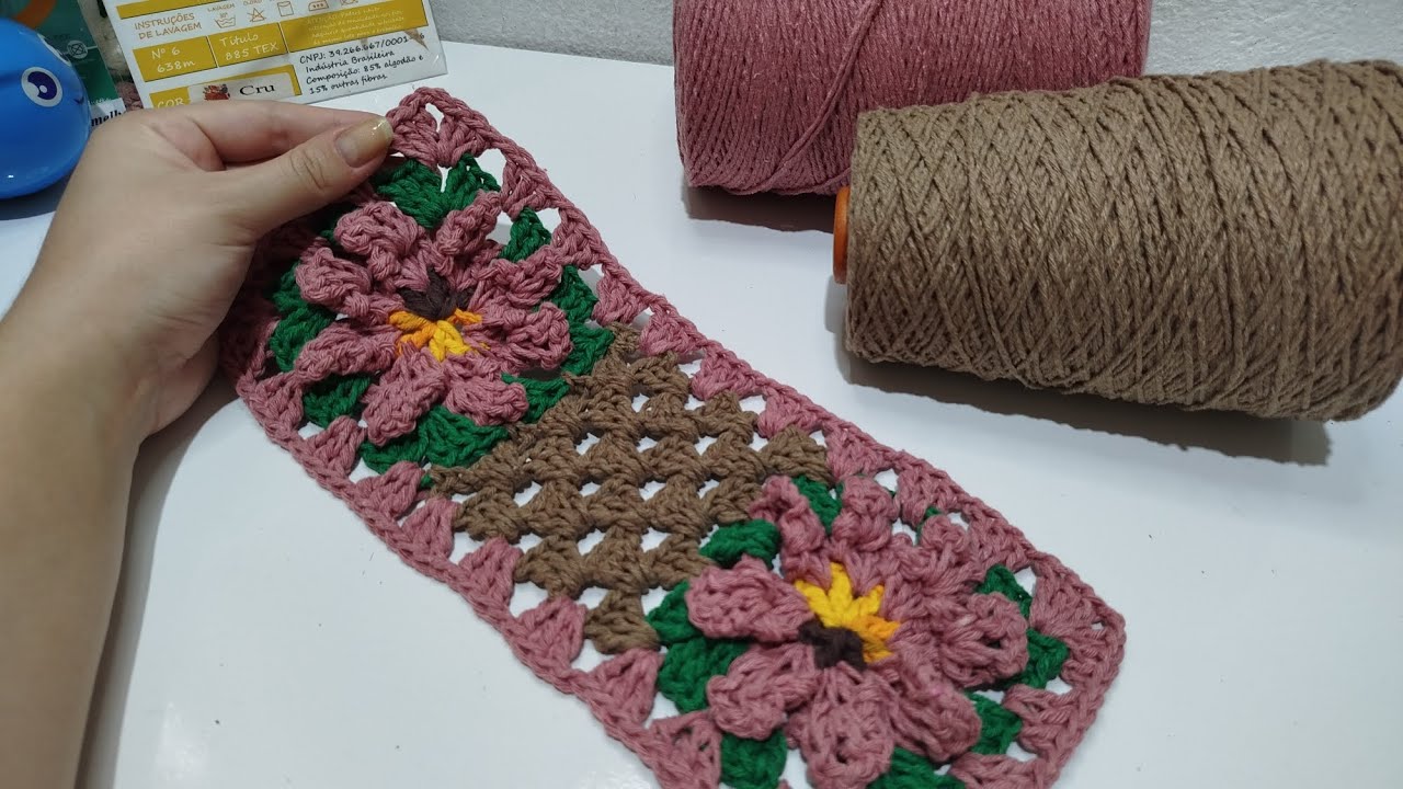 Base retrô flor Leques para tapetes em crochê tendência passo a passo @CrochêdaLindalra 