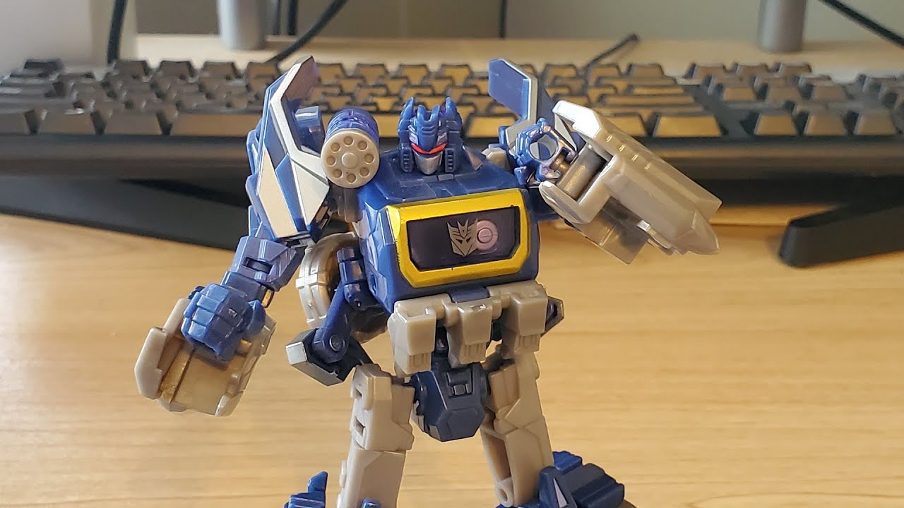 Transformers Generations War For Cybertron Deluxe Class Soundwave Review