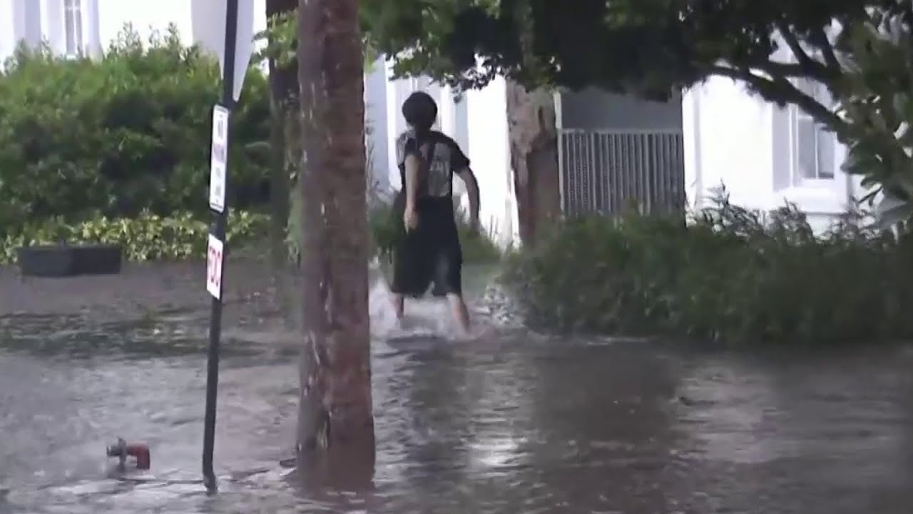 Extreme flooding at Orlando apartment complex near UCF