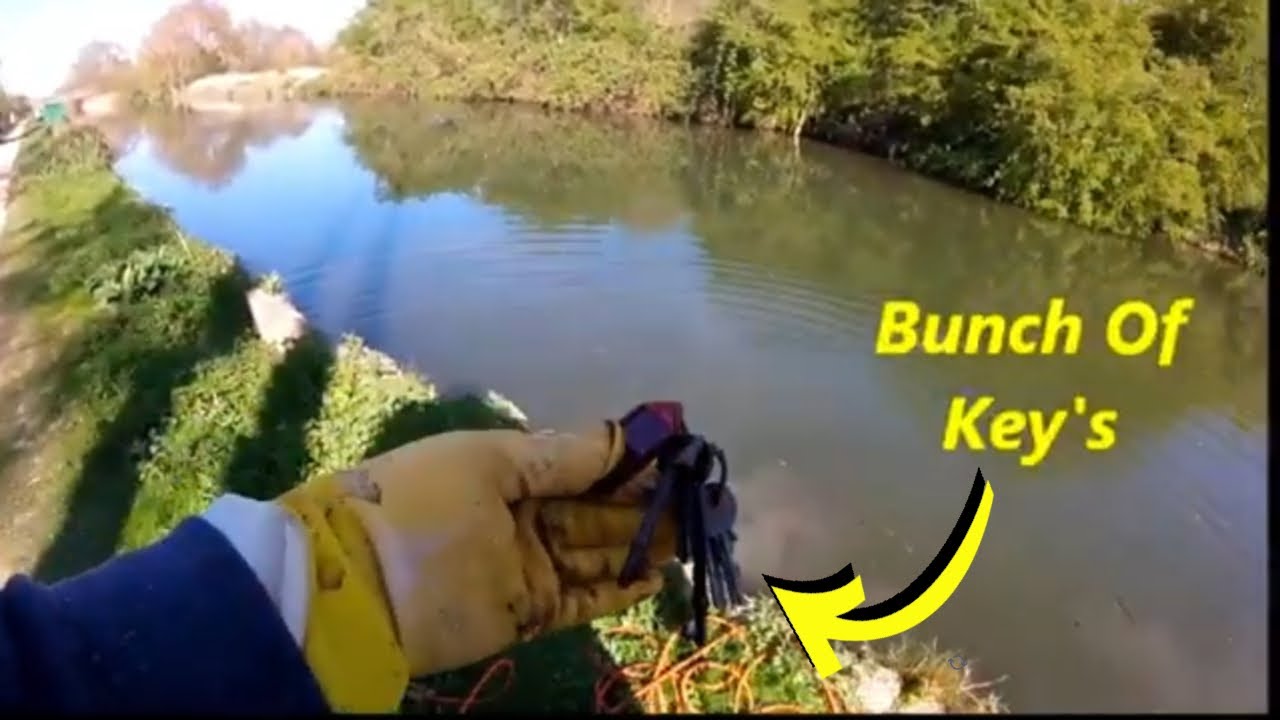 MAGNET FISHING HOT SPOT FOUND LOADS OF KEYS!