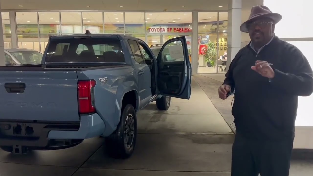 Toyota Tacoma TRD Off-Road Heritage Blue 2026 года была представлена ​​во время TOYOTATHON.