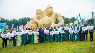 Abana b'ingagi 20 biswe amazina mu birori byitabiriwe n'ibyamamare bitandukanye
