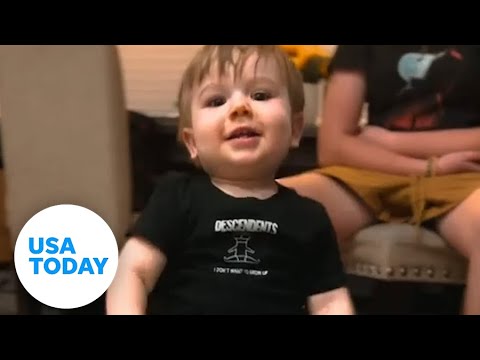 Toddler learning how to walk shows he’s a better dancer | USA TODAY
