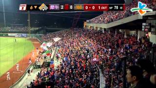 20131026 CPBL 犀牛VS獅 6下 潘武雄一棒掃到中左外野 衝上二壘！獅隊吹起反攻號角
