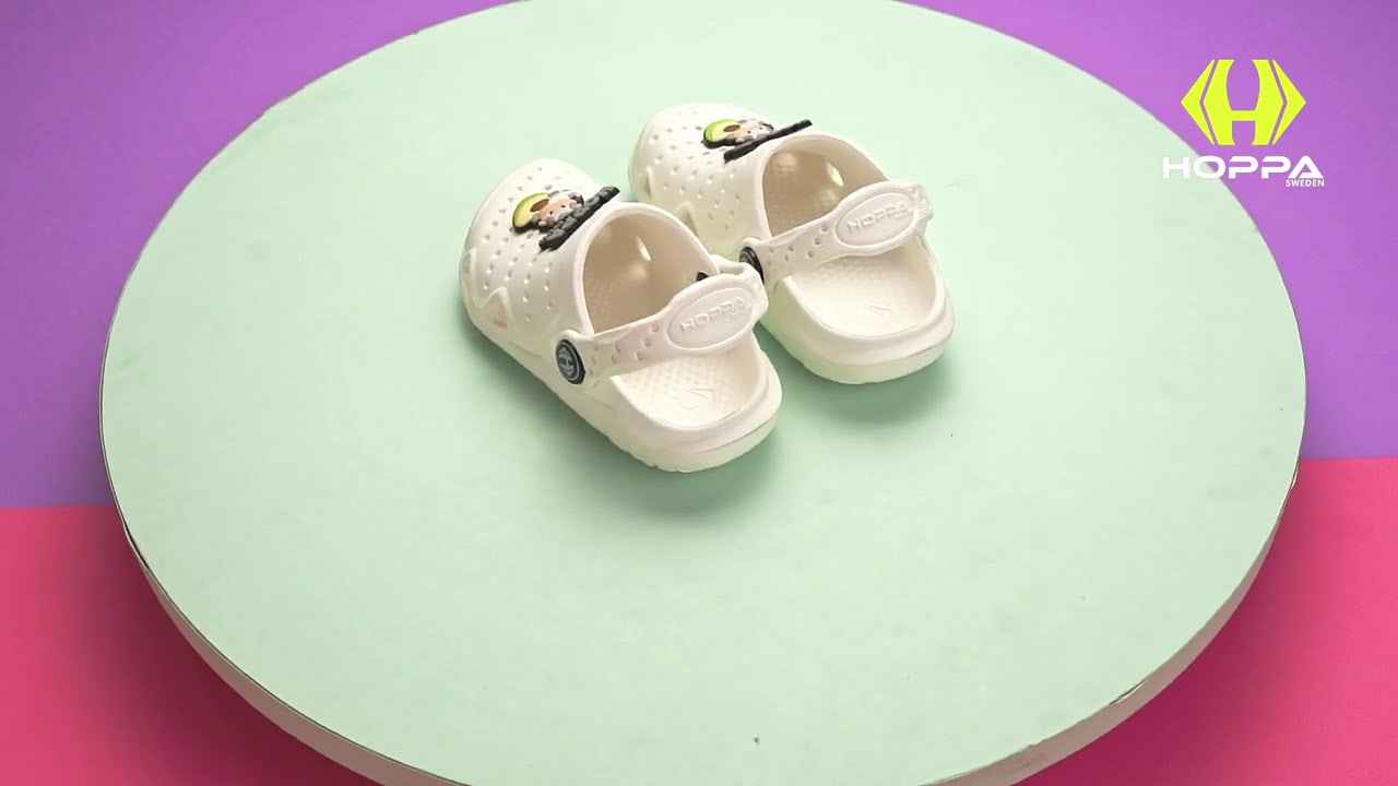 Hoppa Kroko Clogs(White-Small) Footwear: 360 Clog Presentation