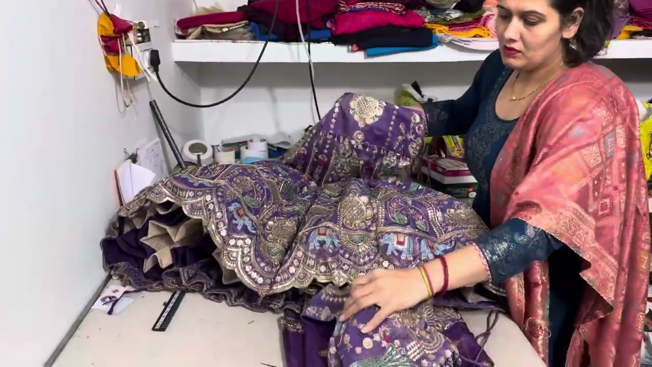 आज हमारे boutiqe पर बना है एक बहुत ही सुंदर लहंगा! Contact-9667308066.