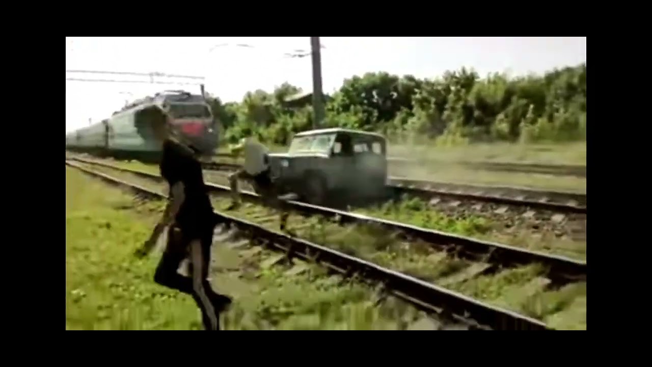 Поезд сбивает уаз