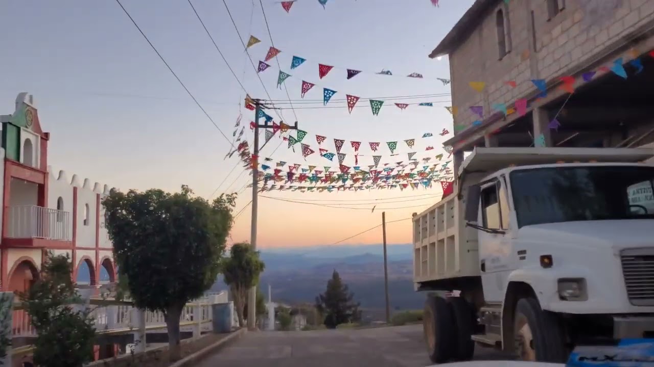 rrecorrido por una calle de SANTOS REYES YUCUNA.......