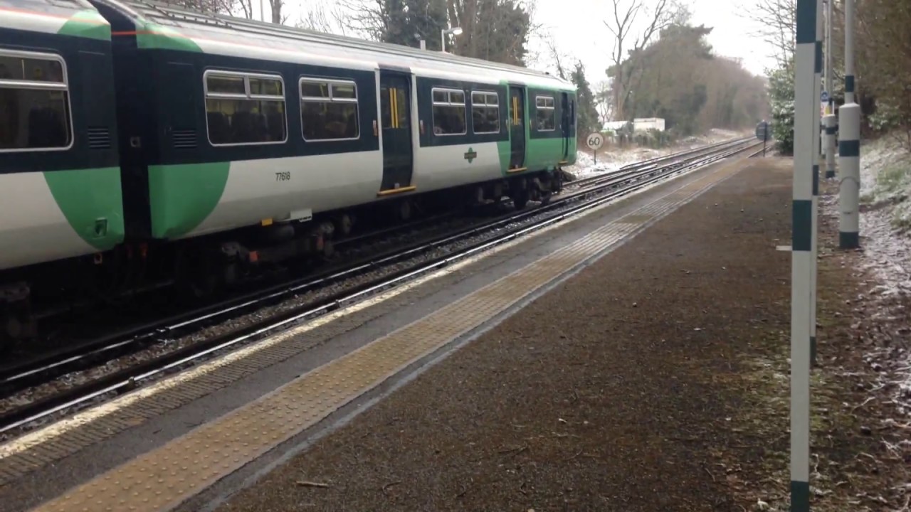 Southern rail class 455 departs Tadworth for Tattenham Corner