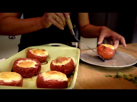 Βίντεο: Γεμιστές πιπεριές με αυγό και τυρί