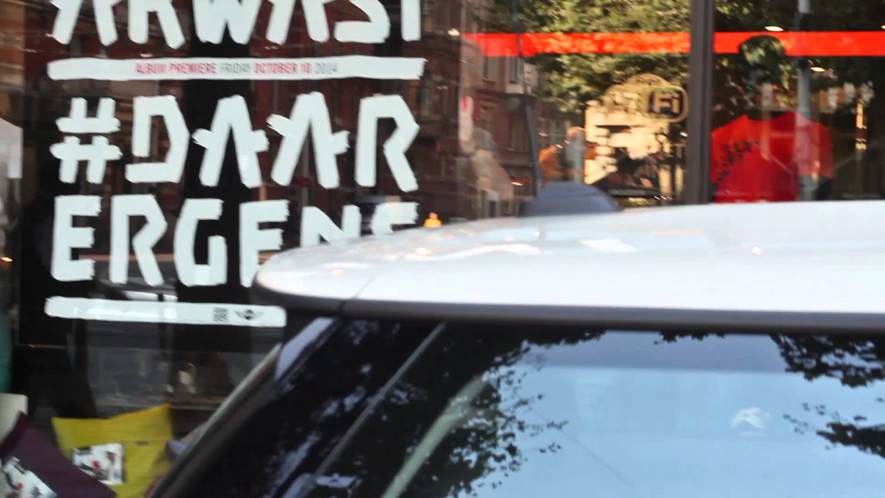 Neerlands Dope & Mini presenteren: Akwasi - Daar Ergens