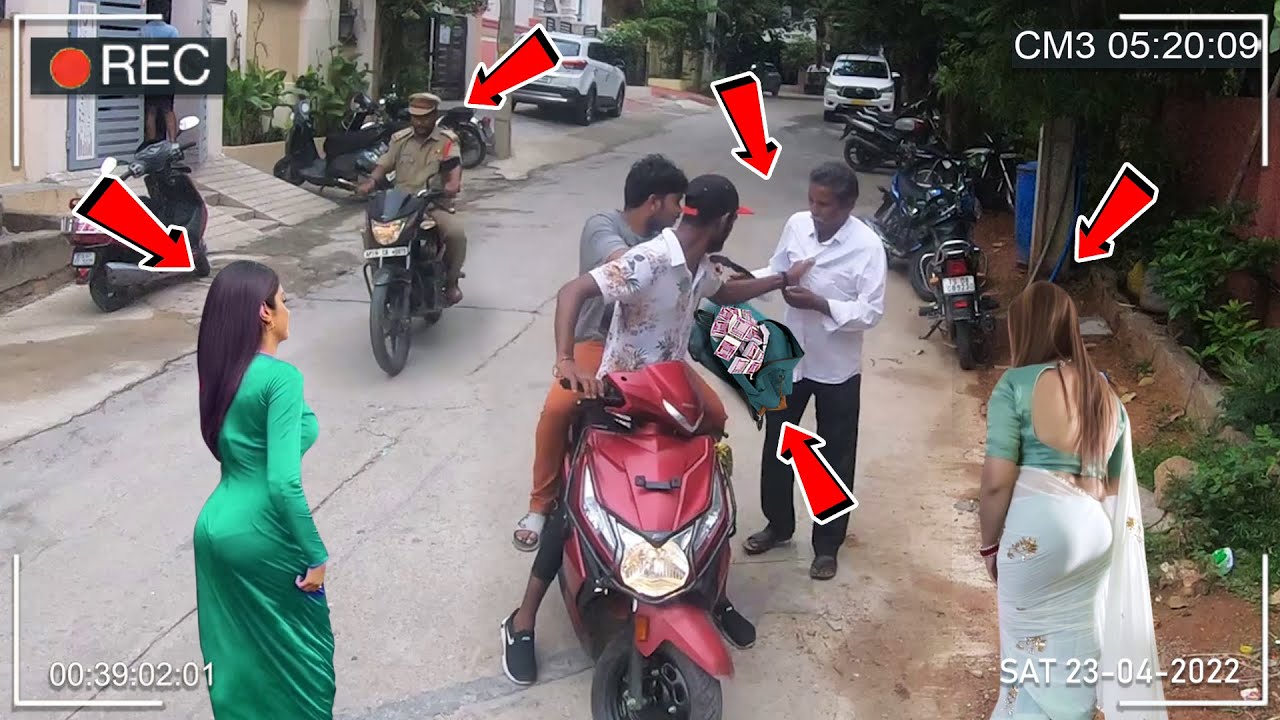 Brave Act Of Auto Driver 👏🙏| Real Life Heroes | Humanity Restored | Awareness Video | XYZ Videos