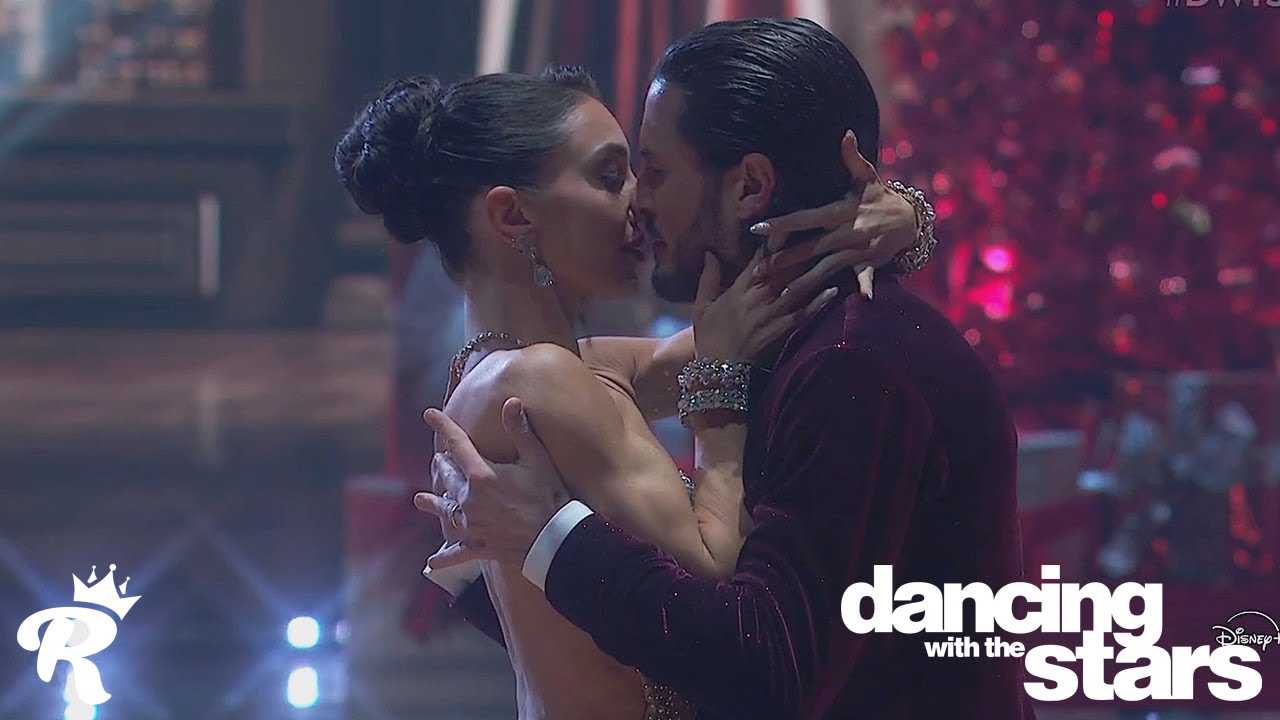 Jenna Johnson & Val Chmerkovskiy | Viennese Waltz | Dancing With The Holidays 2025