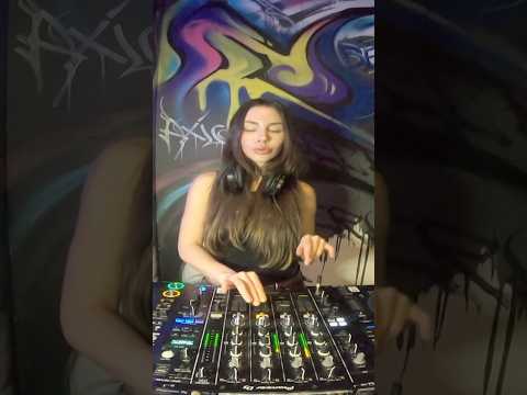 when techno is dark and sexy 😮‍💨