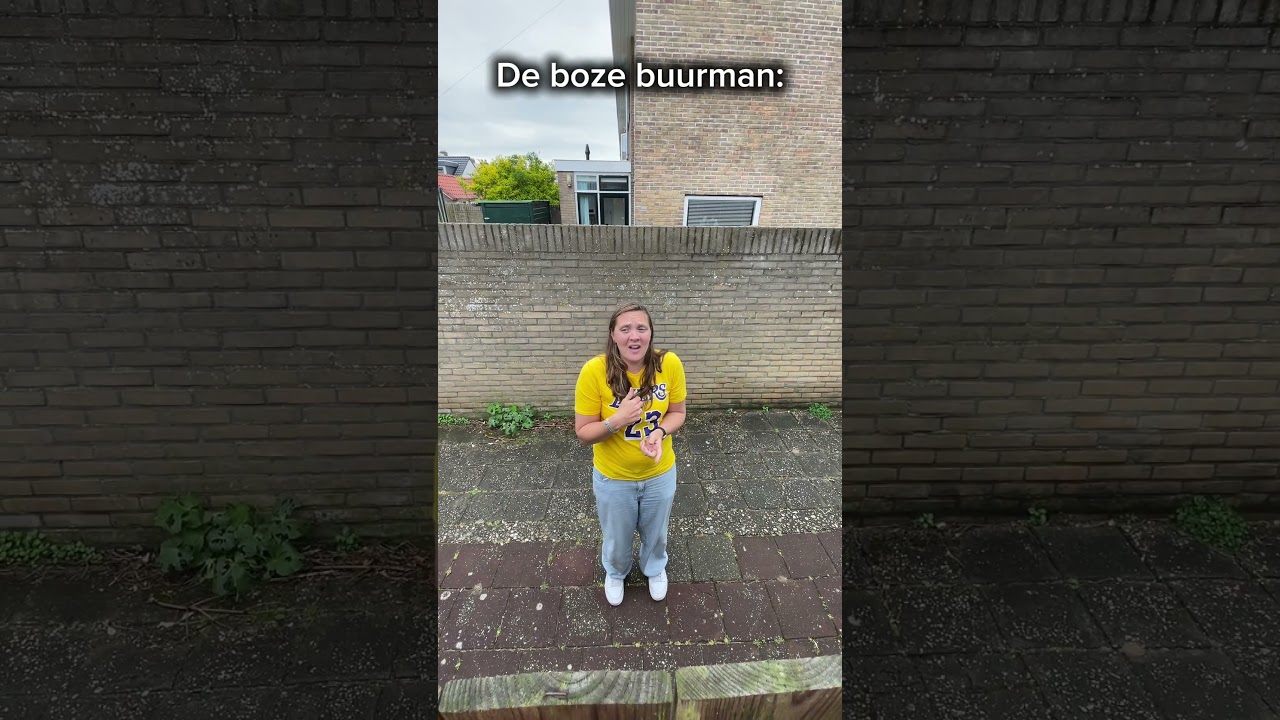 De boze buurman 😡. #kinderen #sketch #buurman #grappig #herkenbaar #buitenspelen #sanneenej