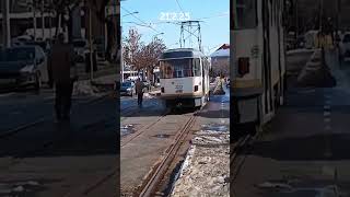 Tramvaiul Tatra T4R #3322 părăsind stația Spitalul Panait Sârbu pe linia 44.