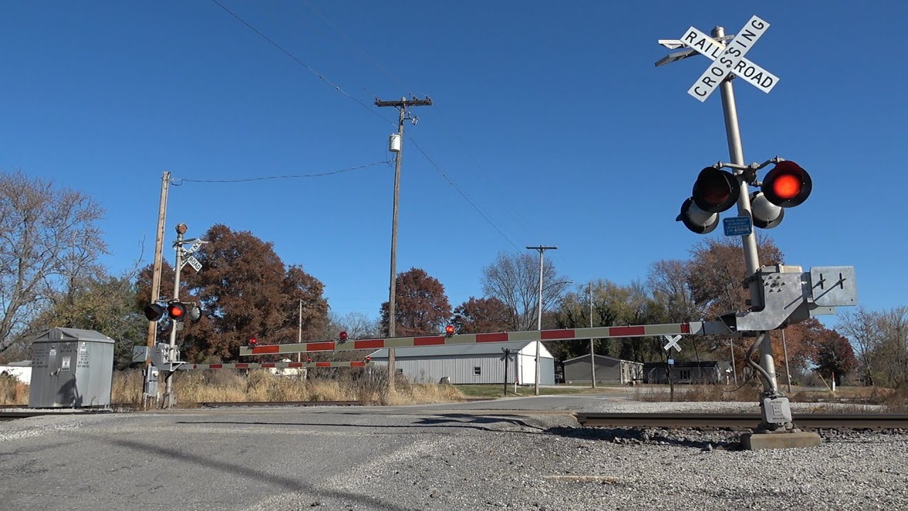 Front Street Railroad Crossing Shattuc, IL YouTube