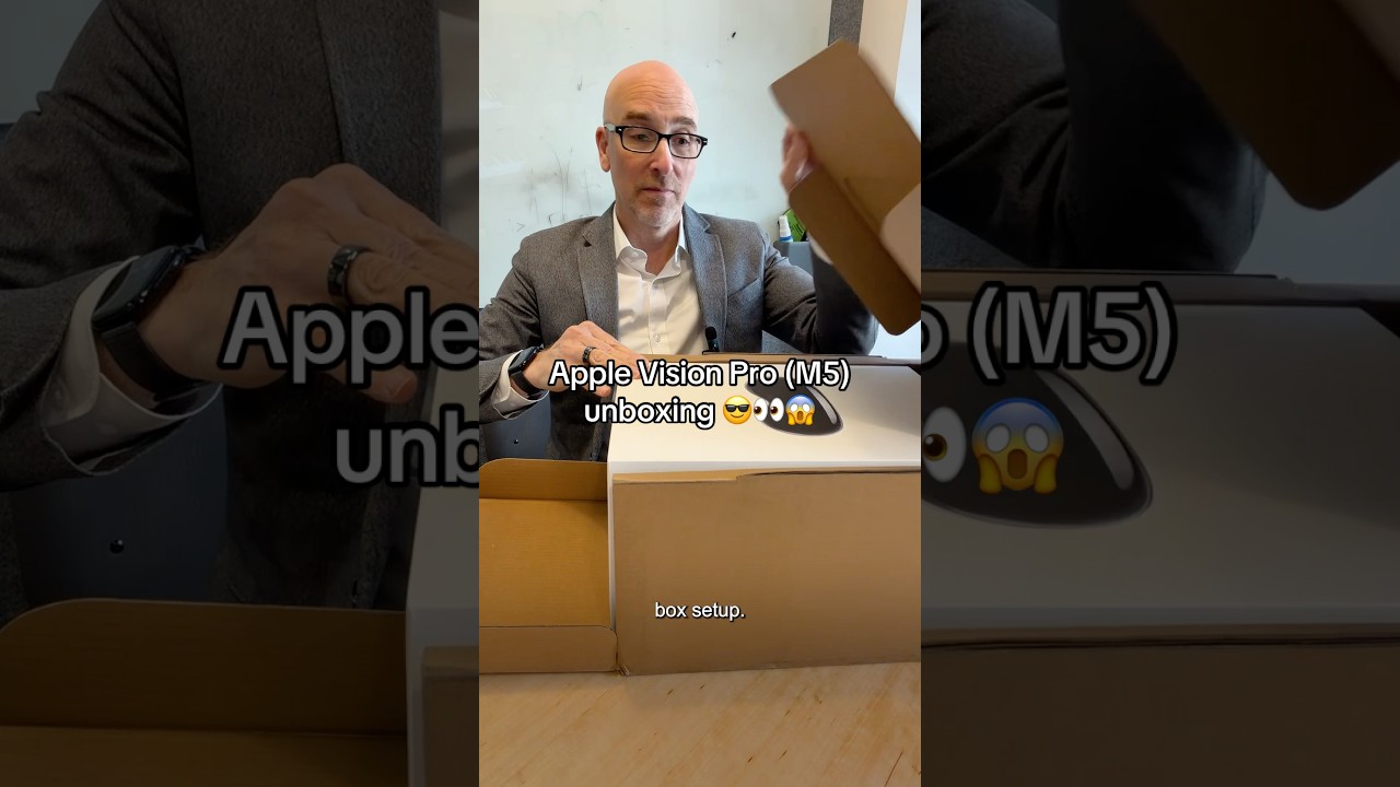 Распаковка Apple Vision Pro (M5): новый силикон Apple и новое оголовье выводят впечатления на нов...