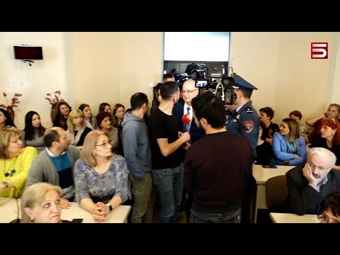 «Ամո՛թ» գոռում են բրյուսովցիները ու չեն ընդունում ռեկտորի պաշտոնակատարին
