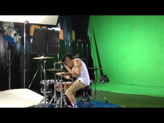 Ikmal tobing making video clip of neng neng nong neng drum class=