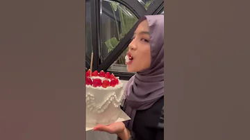 Beautiful Hijab Girl Eating Shorts Trending Trendviral Trendingshorts Cake Pastry Shortvideo 