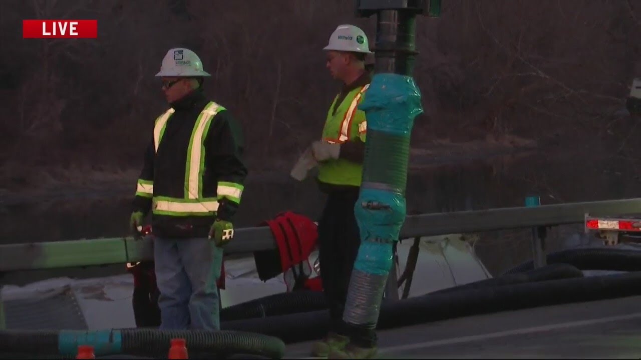 Crews work into the evening to clean up train derailment - YouTube