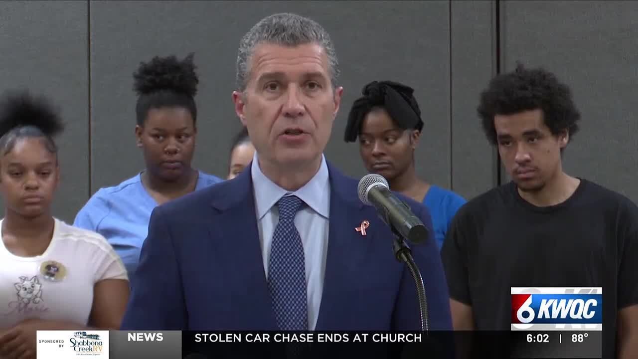 Family of man fatally shot by police sues City of Rock Island - YouTube