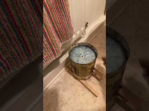 Video: Baterijas vannas istabā