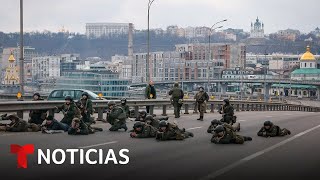 Las fuerzas rusas asedian la capital de Ucrania | Noticias Telemundo