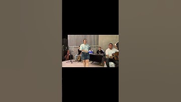 ca sĩ chim cánh cụt quẩy tung tiệc sinh nhật bằng liên khúc cực sung #shorts