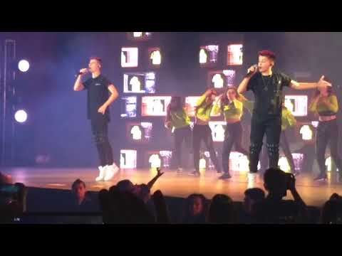 Andas En Mi Cabeza | Auditorio Nacional | Adexe Y Nau