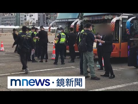 壓制黑幫公祭有新招　警自備膠帶遮幫派名稱｜#鏡新聞