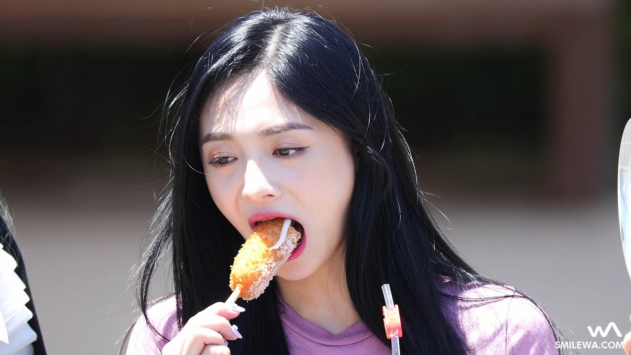 180602 프리스틴 (PRISTIN) V '치즈 핫도그 먹방' 주결경 직캠 @음악중심 미니 팬미팅 4K Fancam by -wA-