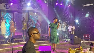 EFE GRACE Ministers Powerful Blend of Nigerian and Ghanaian Worship Songs at THE PRESENCE 🧎‍♂️🎤🔥