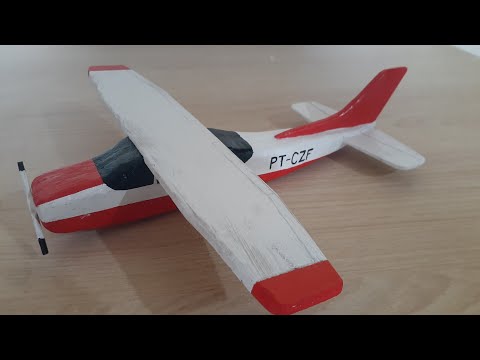 Vídeo: Como Construir Um Avião De Madeira