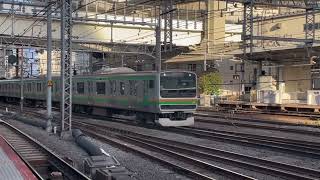 東海道線E231系1000番台ヤマU584編成+E233系3000番台コツE64編成が普通熱海行きで入線　ジョイント音最高！　2023.12.1