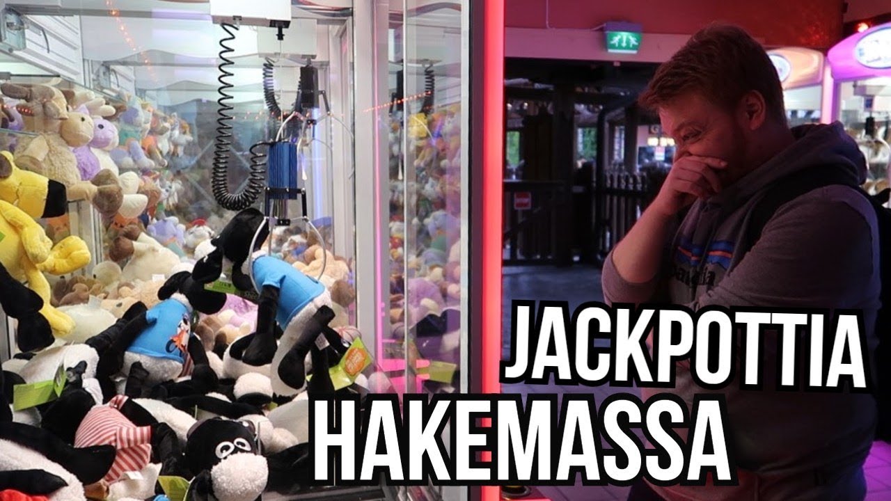 Pelaamassa huvipuiston kourakoneita!!