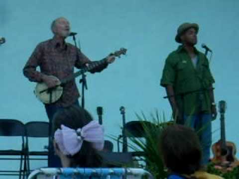 Pete Seeger  "This Land is your land"  Paramus, N.J. 2008