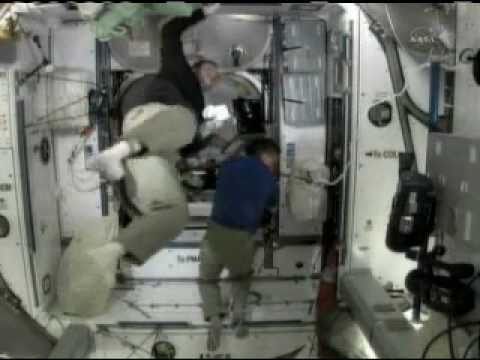 STS-134: Farewell ceremony / Hatch closure endeavour in tagalog