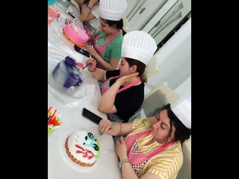 Cake School Seker Xemiri kursu telebeleri.