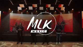 Video thumbnail of "Le nom de Jésus - Roi de gloire / MLK Music"