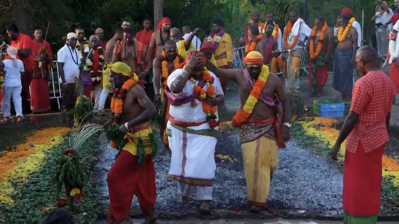 La marche sur le feu au temple des Trois Bassins | Sur le terrain
