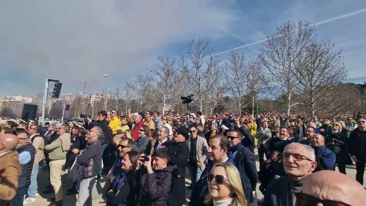 Así ha sido la atronadora y multitudinaria mascletà de Madrid