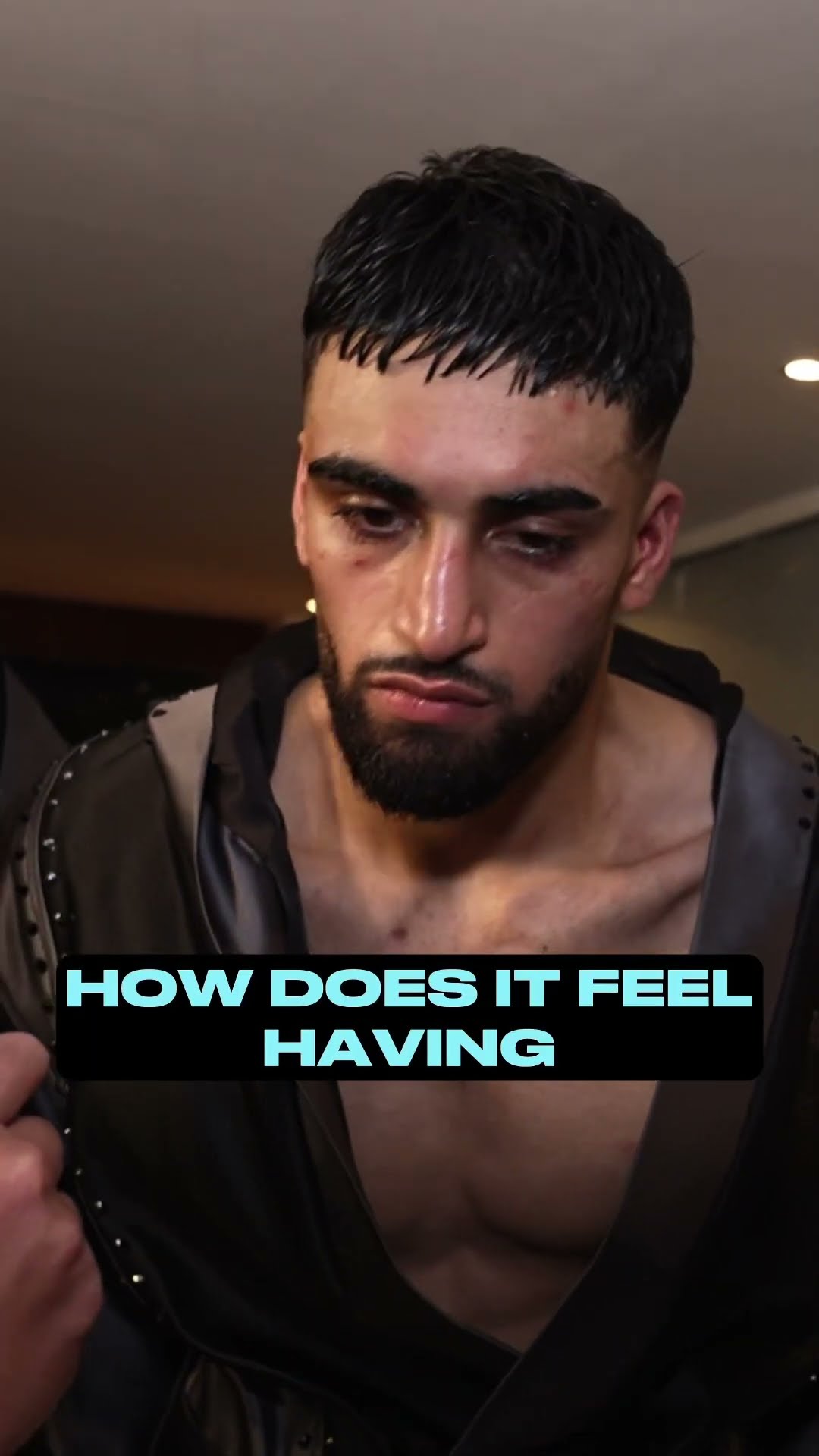 ?????? ????????? ?Adam Azim was under the watchful eye of Amir Khan last night ?