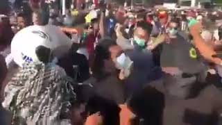 رقص في تظاهرات العراق //??نازل اخذ حقي شاهد الحجي يرقص في ساحه التحرير  على المعزوفه