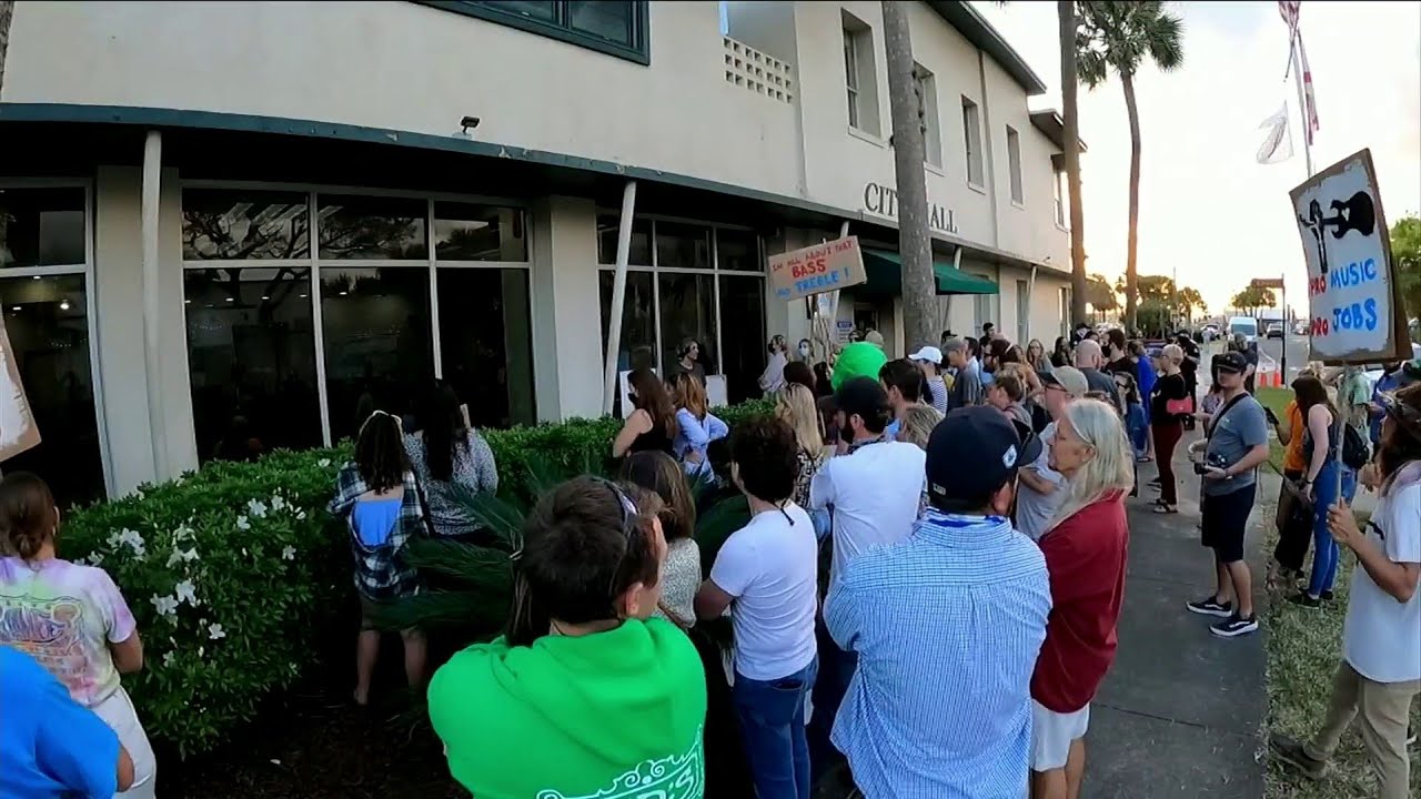 Dozens rally to change Fernandina Beach noise ordinance