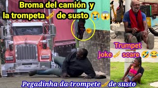 Download Lagu Broma del camión y la trompeta🎺 de susto /  Pegadinha da trompete🎺de susto / Trumpet joke🎺 scare 🤣😂 MP3