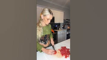 Making the famous pizza from the Goofy Movie🍕#cooking #pizza #shorts